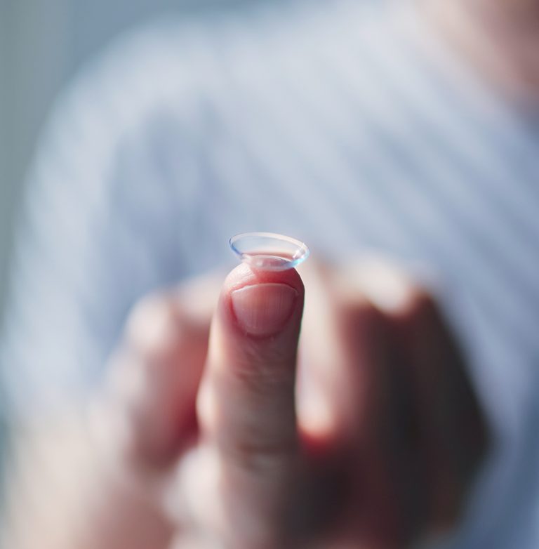 Olhos secos com lentes de contacto: 3 dicas para evitar